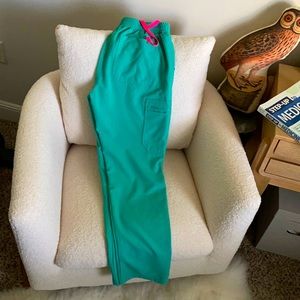 FIGS Surgical green Yolas M